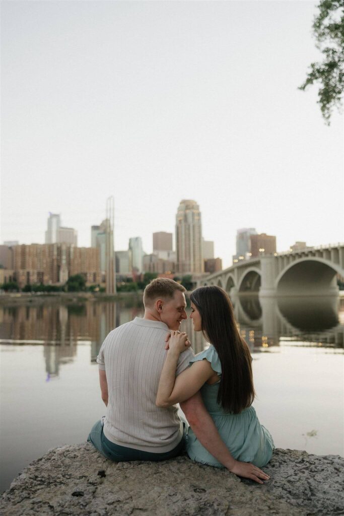 Engagement photography ideas in downtown Minneapolis