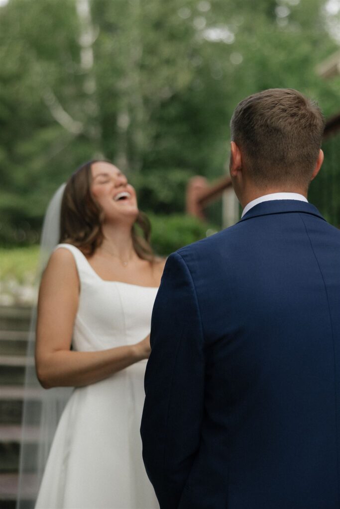 Minnesota newlyweds laugh through their first look