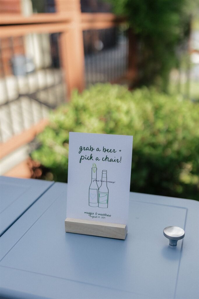 Sign at cabin wedding reads, 'Grab a peer, pick a chair!'