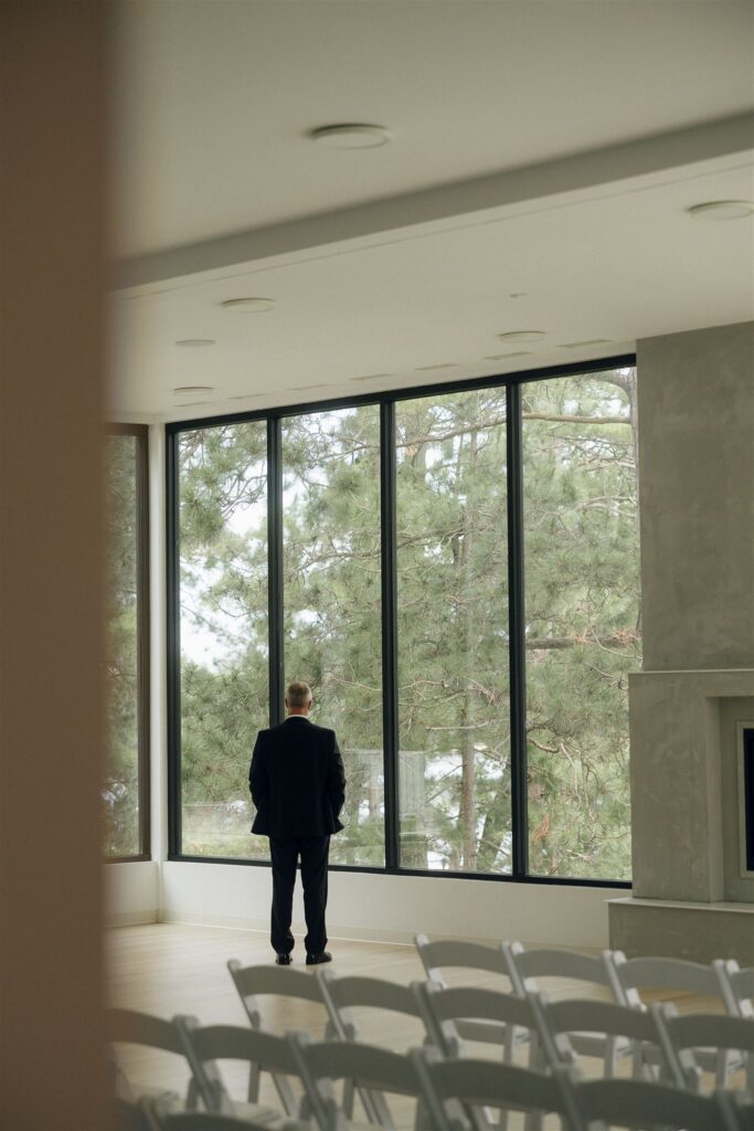 Father waiting for his daughter in the ceremony space.
